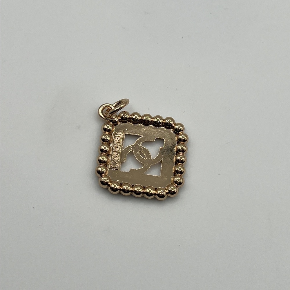 1111. Elegant Gold and Black Crystal Charm - Picture 3 of 3